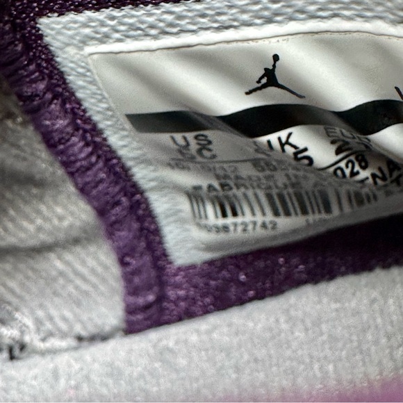 Air Jordan | Light Gray with Black Patent Hi Tops | Baby size 5 - Picture 8 of 13